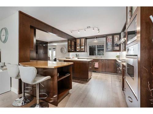 523 42 Avenue Nw, Calgary, AB - Indoor Photo Showing Kitchen