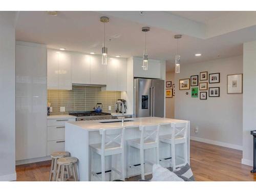 1303-1234 5 Avenue Nw, Calgary, AB - Indoor Photo Showing Kitchen With Upgraded Kitchen