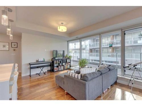 1303-1234 5 Avenue Nw, Calgary, AB - Indoor Photo Showing Living Room