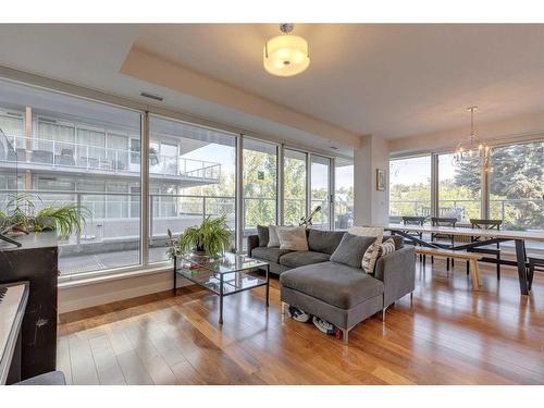 1303-1234 5 Avenue Nw, Calgary, AB - Indoor Photo Showing Living Room