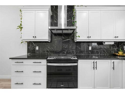 240 Belmont Boulevard Sw, Calgary, AB - Indoor Photo Showing Kitchen