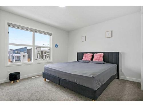 240 Belmont Boulevard Sw, Calgary, AB - Indoor Photo Showing Bedroom