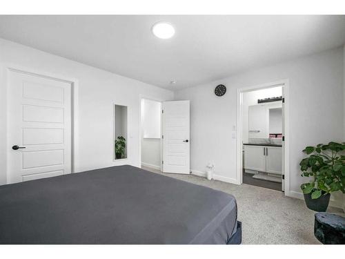 240 Belmont Boulevard Sw, Calgary, AB - Indoor Photo Showing Bedroom