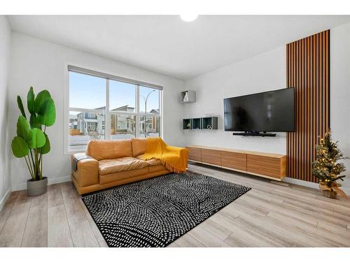 240 Belmont Boulevard Sw, Calgary, AB - Indoor Photo Showing Living Room