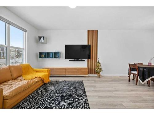 240 Belmont Boulevard Sw, Calgary, AB - Indoor Photo Showing Living Room