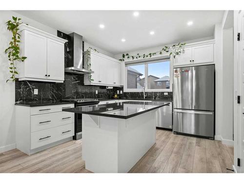 240 Belmont Boulevard Sw, Calgary, AB - Indoor Photo Showing Kitchen With Upgraded Kitchen