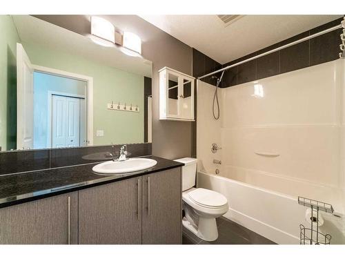 4308-5305 32 Avenue Sw, Calgary, AB - Indoor Photo Showing Bathroom