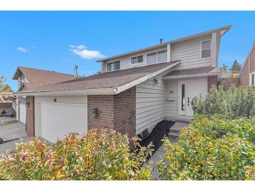 116 Strathcona Close Sw, Calgary, AB - Indoor Photo Showing Kitchen With Upgraded Kitchen