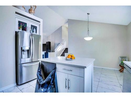 315 Appleglen Place Se, Calgary, AB - Indoor Photo Showing Kitchen