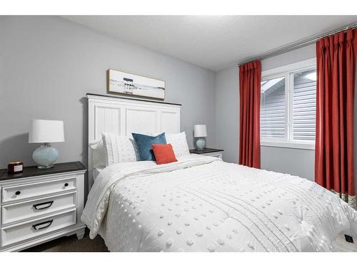 131 Saddlebred Place, Cochrane, AB - Indoor Photo Showing Bedroom