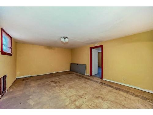 2136 22 Avenue Sw, Calgary, AB - Indoor Photo Showing Other Room