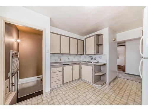 2136 22 Avenue Sw, Calgary, AB - Indoor Photo Showing Kitchen With Double Sink