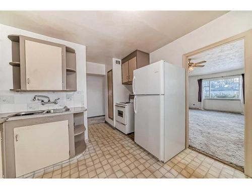 2136 22 Avenue Sw, Calgary, AB - Indoor Photo Showing Kitchen