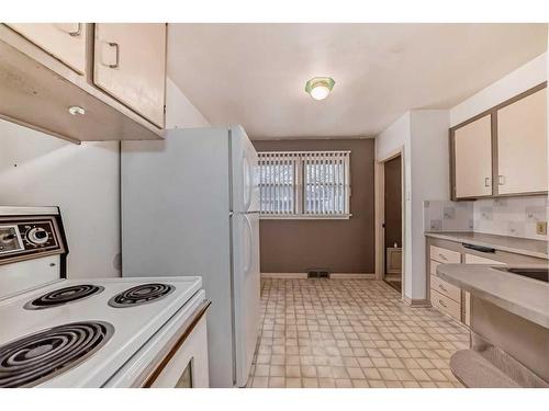 2136 22 Avenue Sw, Calgary, AB - Indoor Photo Showing Kitchen