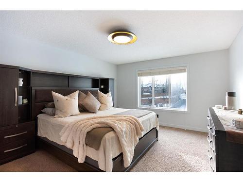 100 Cranridge Crescent Se, Calgary, AB - Indoor Photo Showing Bedroom