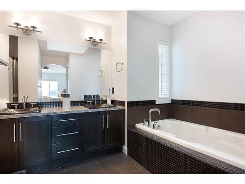 100 Cranridge Crescent Se, Calgary, AB - Indoor Photo Showing Bathroom