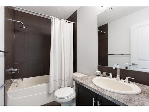 100 Cranridge Crescent Se, Calgary, AB - Indoor Photo Showing Bathroom