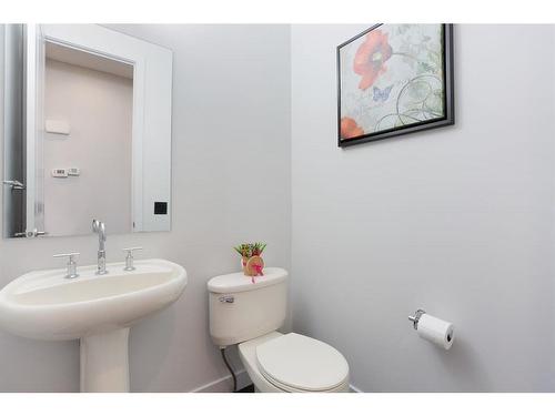 100 Cranridge Crescent Se, Calgary, AB - Indoor Photo Showing Bathroom