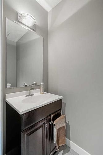 1401-919 38 Street Ne, Calgary, AB - Indoor Photo Showing Bathroom