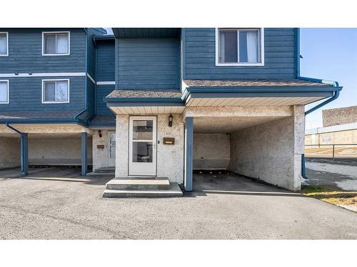 1401-919 38 Street Ne, Calgary, AB - Outdoor