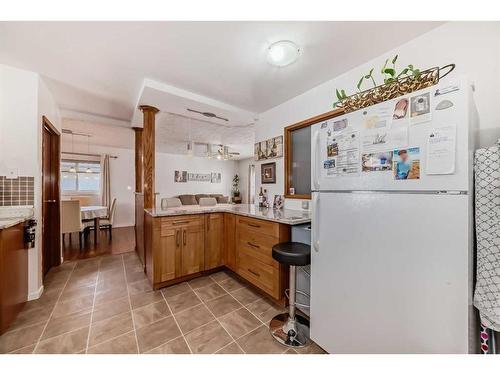 320 44 Street Se, Calgary, AB - Indoor Photo Showing Kitchen