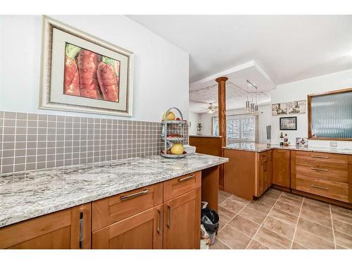 320 44 Street Se, Calgary, AB - Indoor Photo Showing Kitchen