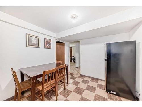 320 44 Street Se, Calgary, AB - Indoor Photo Showing Dining Room