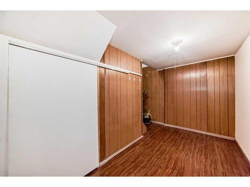 320 44 Street Se, Calgary, AB - Indoor Photo Showing Other Room