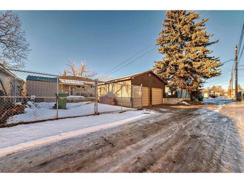 320 44 Street Se, Calgary, AB - Outdoor