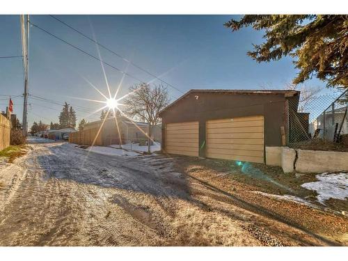 320 44 Street Se, Calgary, AB - Outdoor