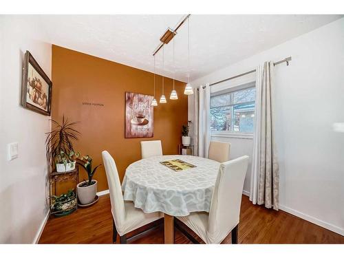 320 44 Street Se, Calgary, AB - Indoor Photo Showing Dining Room