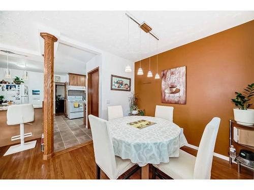 320 44 Street Se, Calgary, AB - Indoor Photo Showing Dining Room