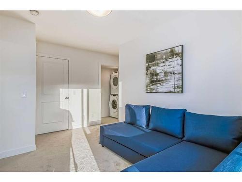 272 Canals Crossing Sw, Airdrie, AB - Indoor Photo Showing Living Room