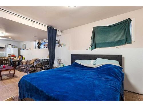 35 Applefield Close Se, Calgary, AB - Indoor Photo Showing Bedroom