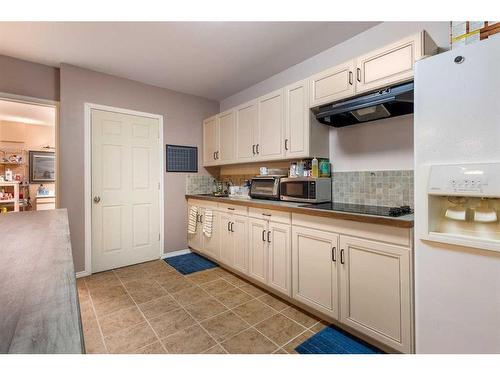 35 Applefield Close Se, Calgary, AB - Indoor Photo Showing Kitchen