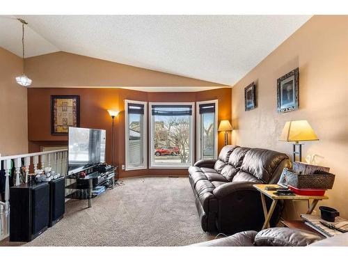 35 Applefield Close Se, Calgary, AB - Indoor Photo Showing Living Room