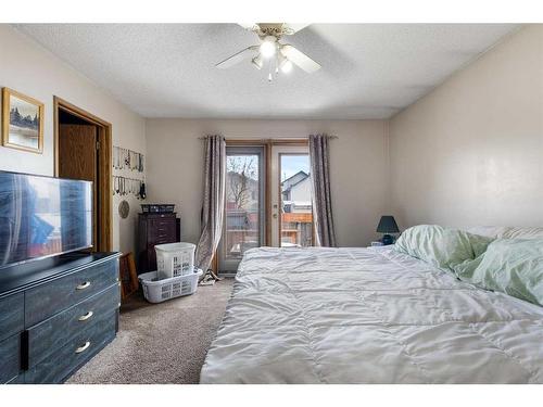 35 Applefield Close Se, Calgary, AB - Indoor Photo Showing Bedroom