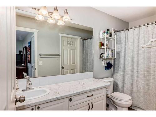 21-12 Silver Creek Boulevard Nw, Airdrie, AB - Indoor Photo Showing Bathroom