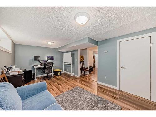 21-12 Silver Creek Boulevard Nw, Airdrie, AB - Indoor Photo Showing Other Room