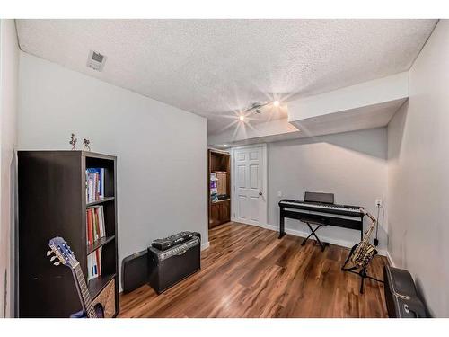 21-12 Silver Creek Boulevard Nw, Airdrie, AB - Indoor Photo Showing Other Room