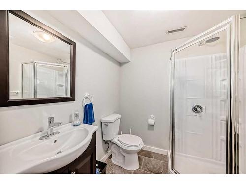 21-12 Silver Creek Boulevard Nw, Airdrie, AB - Indoor Photo Showing Bathroom