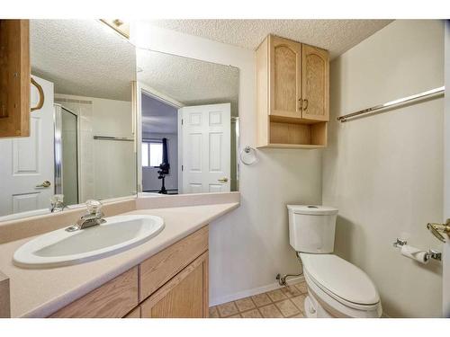 101-2101 Hawksbrow Point Nw, Calgary, AB - Indoor Photo Showing Bathroom