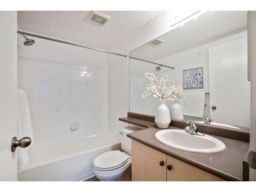 1113-4975 130 Avenue Se, Calgary, AB - Indoor Photo Showing Bathroom