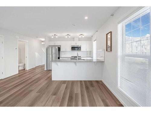 303 Cranbrook Square Se, Calgary, AB - Indoor Photo Showing Kitchen