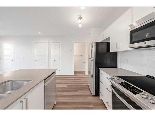 303 Cranbrook Square Se, Calgary, AB - Indoor Photo Showing Kitchen