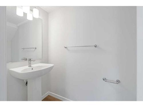 303 Cranbrook Square Se, Calgary, AB - Indoor Photo Showing Bathroom