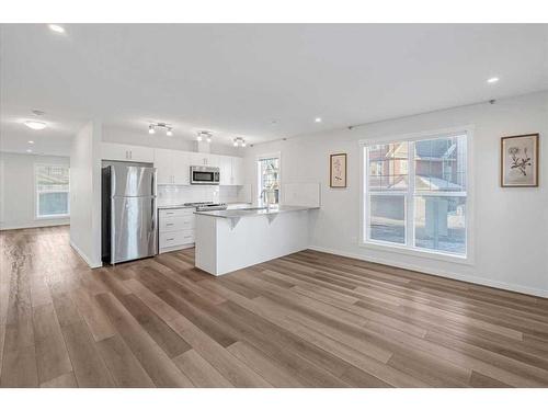 303 Cranbrook Square Se, Calgary, AB - Indoor Photo Showing Kitchen