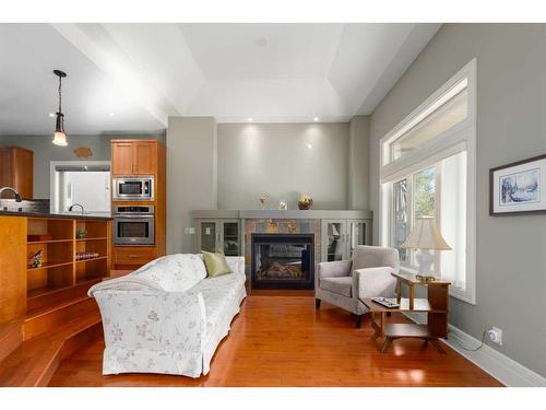 31 Aspen Meadows Green Sw, Calgary, AB - Indoor Photo Showing Living Room With Fireplace