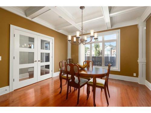 31 Aspen Meadows Green Sw, Calgary, AB - Indoor Photo Showing Dining Room