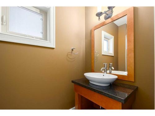 31 Aspen Meadows Green Sw, Calgary, AB - Indoor Photo Showing Bathroom